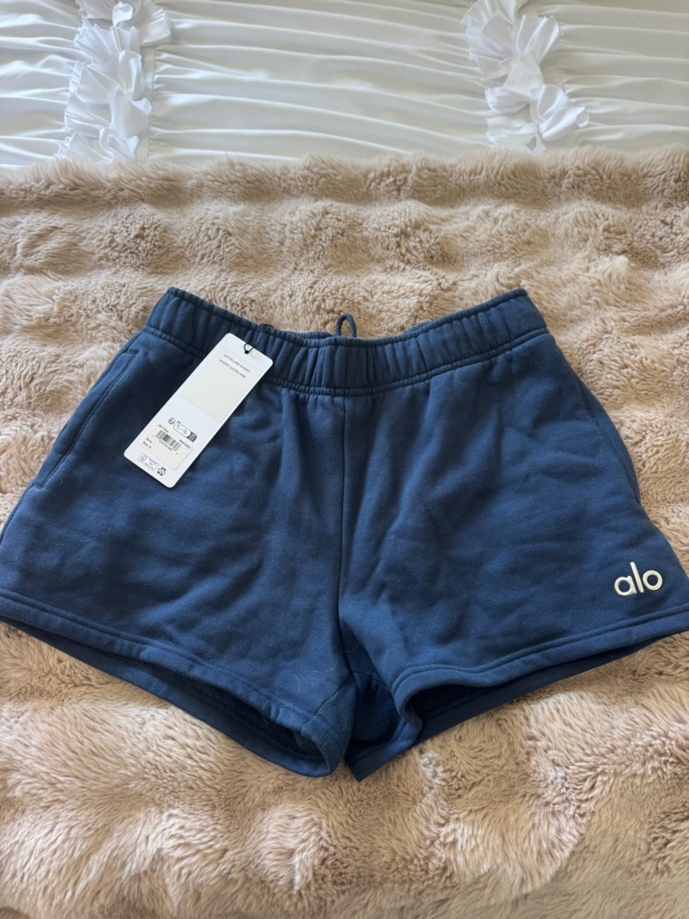 NWT ALO accolade shorts navy